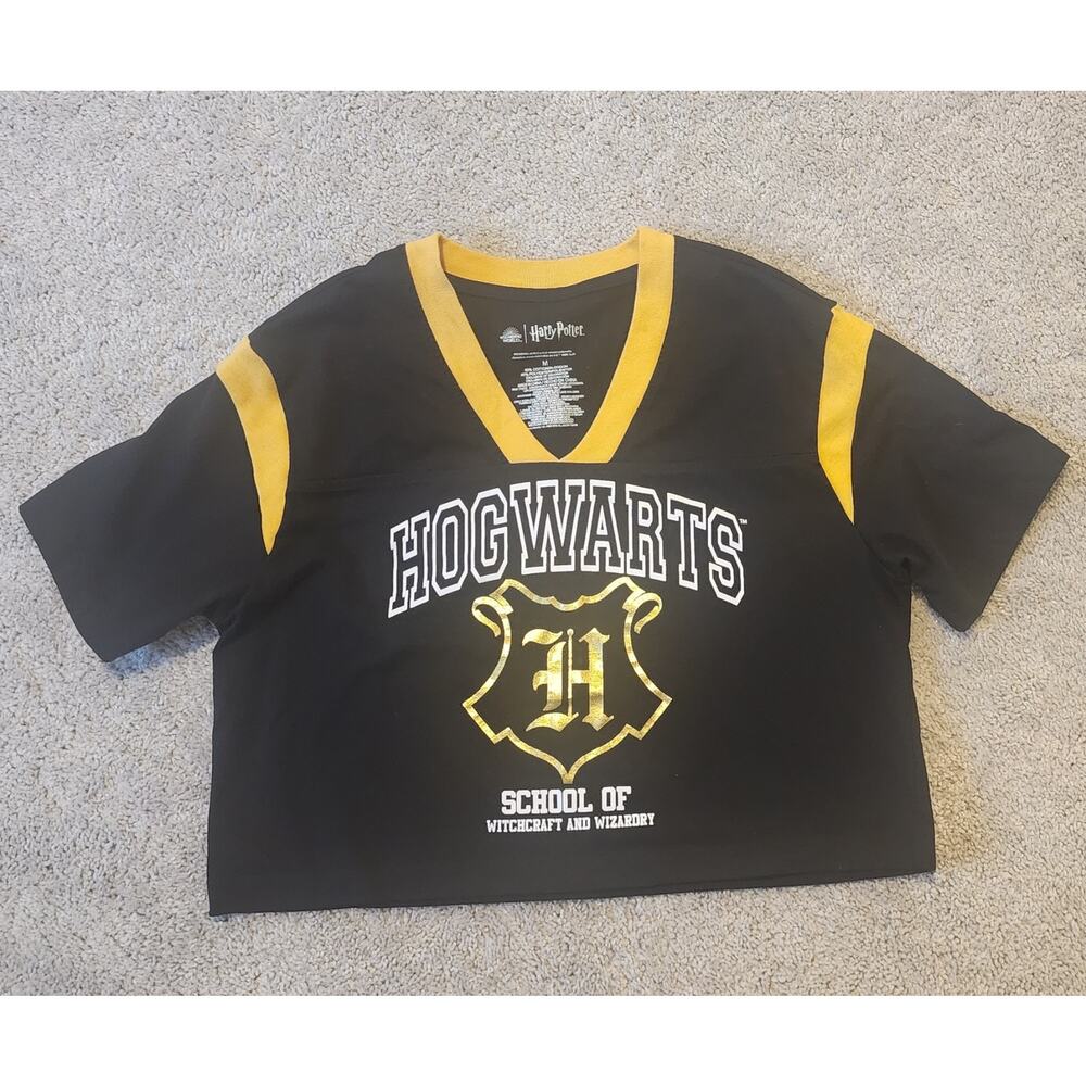 Harry Potter hogwarts cropped shirt. Size M